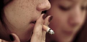 Aumenta a más del doble el consumo de tabaco en jóvenes al pasar de la secundaria al bachillerato