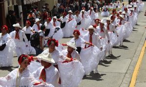 Con 500 participantes, se realizó desfile ‘Masivo Jarocho’ en Huatusco, Veracruz