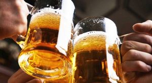 Tomar cerveza reduce el estrés y previene el envejecimiento: Ciencia