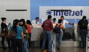 Se registra trifulca entre federales y pasajeros de vuelos demorados de Interjet en CDMX