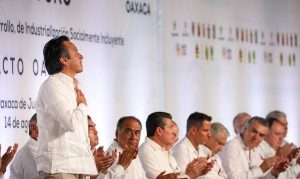 Entrega gobernador de Veracruz proyecto Ejecutivo del Corredor Interoceánico del Istmo de Tehuantepec