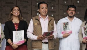 Cuitláhuac García inicia distribución de útiles escolares con más de 421 mil paquetes