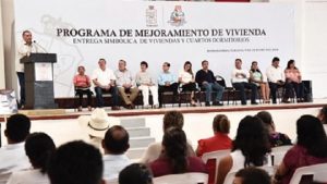 Anuncia Adán Augusto la construcción de 1,200 viviendas en Huimanguillo