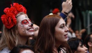 Catrinas y Calaveras en el desfile del Día de Muertos en la CDMX