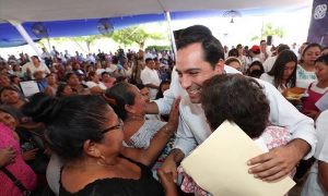 El Gobernador Mauricio Vila Dosal entrega apoyos de vivienda, salud y para el sector ganadero en el interior del estado