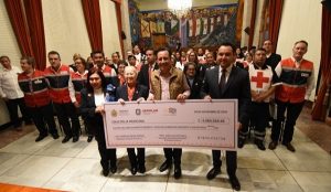 Gobernador de Veracruz entrega 4.5 mdp de aportaciones voluntarias a la Cruz Roja