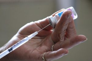 Vacuna contra la influenza no previene el coronavirus, aclara IMSS Veracruz