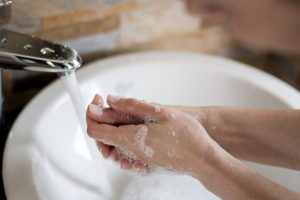 Lavarse las manos y evitar comer en la calle previene la Ascarisiasis