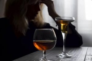 Aumenta adicción de mujeres al alcohol en Veracruz, reporta Cúspide