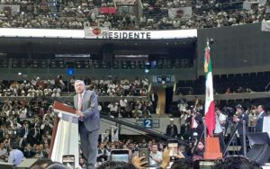 AMLO se compromete a apoyar el sindicalismo