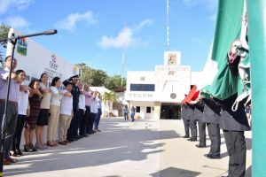 Exhorta Víctor Mas a funcionarios a esforzarse y prestar servicios de calidad en Tulum