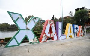 Instalan nuevas letras turísticas en el paseo de Los Lagos, en Xalapa, Veracruz