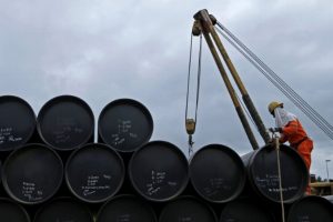 Petróleo mexicano cae 31.6% y se ubica en 24.43 dólares por barril