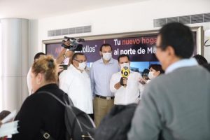 El Gobernador Mauricio Vila Dosal supervisa los filtros sanitarios en el aeropuerto de Mérida y puntos carreteros