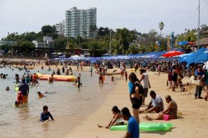 Empresarios, hoteleros y turistas se olvidan del coronavirus en Acapulco