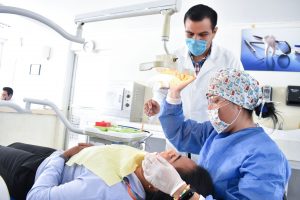 Odontólogos afianzan su formación en clínica Juchimán de la UJAT