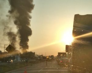Continúa cerrada la carretera Villahermosa-Cárdenas por explosión: Protección Civil de Tabasco