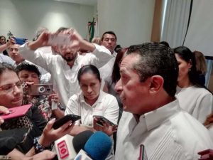 Exhorta Carlos Joaquín a bares y plazas a cerrar sus puertas para reducir la posibilidad de contagio