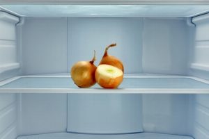 ¿Por qué nunca debes guardar la cebolla en el refrigerador?