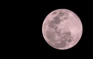 Así se ve la luna rosa desde Veracruz