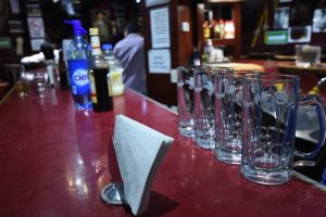Hacen operativos en bares y cantinas de Veracruz para evitar aglomeraciones