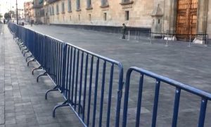 Cercan Palacio Nacional con vallas metálicas por Covid-19