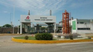 Paran dos plantas y evacuan a 100 familias por fuga en refinería de Minatitlán, Veracruz