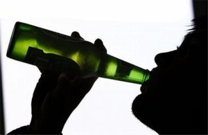 Pese a Covid-19, crece en abril 63% el consumo de bebidas alcohólicas en México