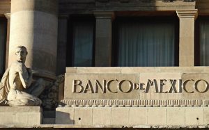 Anticipan especialistas una caída económica de 3.99% durante 2020, según encuesta del Banco de México