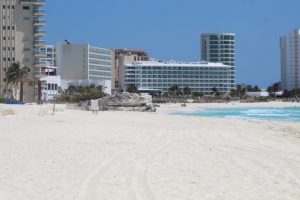 A partir de hoy, prohibido el acceso a las playas de Cancún para frenar el COVID19