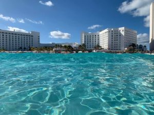 Van 108 hoteles cerrados con 33 mil cuartos en Cancún, Puerto Morelos e Isla Mujeres: AHCPT&IM