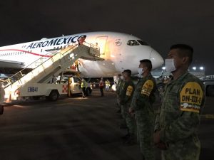 Llega a México equipo de protección para personal de salud para atender contingencia por Covid-19