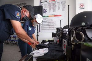 Policías de Puerto Morelos reciben equipo de cómputo y radiocomunicación