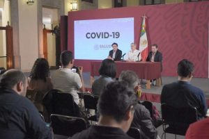 Confirma vocero de Presidencia que asistente a conferencia de López-Gatell da positivo a COVID-19; está hospitalizado