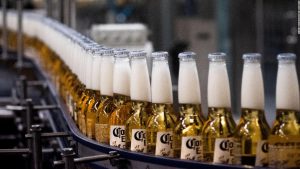 Grupo Modelo aclara que producción de cerveza sigue detenida