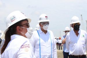 La Secretaria de Energia Rocío Nahle supervisa obras de Dos Bocas acompañada del gobernador de Tabasco