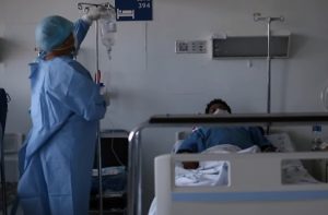 «En salas de hospital están quienes se contagiaron por andar en la calle sin protección»: Enfermeras
