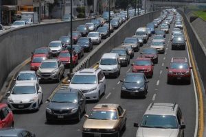 Autos privados solo podrán llevar 3 personas para evitar COVID-19: Gobernador de Veracruz