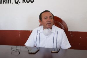 El presidente municipal de Lázaro Cárdenas, L.C.P. Josué Nivardo Mena Villanueva, reconoce la labor de los empleados del H. Ayuntamiento