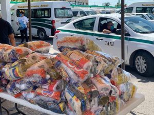 Mas de 6 mil despensas entregaron a operadores del sindicato de taxistas “Andrés Quintana Roo”
