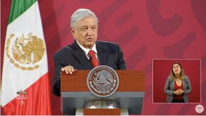 Yo no tengo confrontación con los medios, ellos atacan al gobierno: AMLO