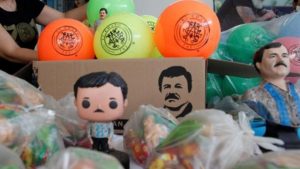 Hija del ‘Chapo’ Guzmán regala juguetes a niños con su imagen en Jalisco