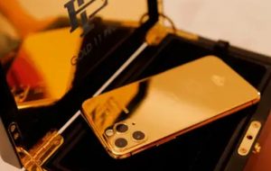 Lanzan el “Escobar Gold”, un iPhone 11 enchapado en oro de 24k