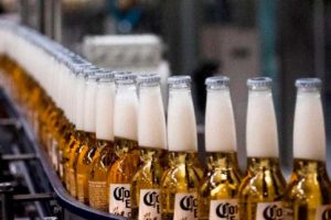 Reinicia abasto de cerveza en México tras restricciones por COVID-19