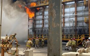 Sismo ocasiona incendio en refinería de Salina Cruz; hay un lesionado