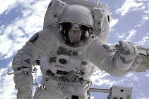 Busca NASA voluntarios para 8 meses de aislamiento social en nave espacial