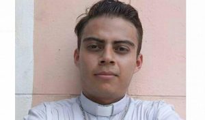Alerta Arquidiócesis de Xalapa por falso sacerdote