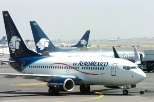 Aeroméxico analiza declararse en bancarrota