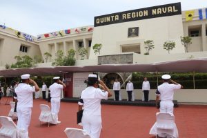 Asciende y condecora el Presidente a personal naval que combate COVID19