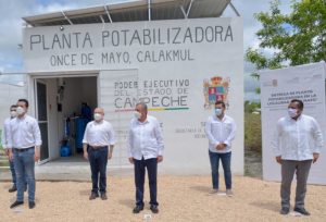 Gobernador pone en servicio 10 plantas potabilizadoras de agua en Calakmul